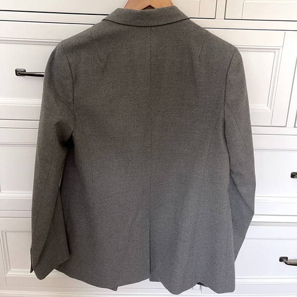Banana Republic Grey Boyfriend Blazer (size 6) - Picture 6 of 8